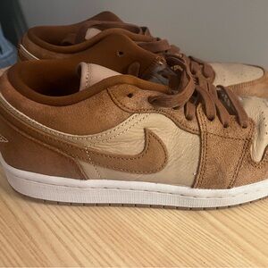 Nike Two-Tone Brown Sneakers